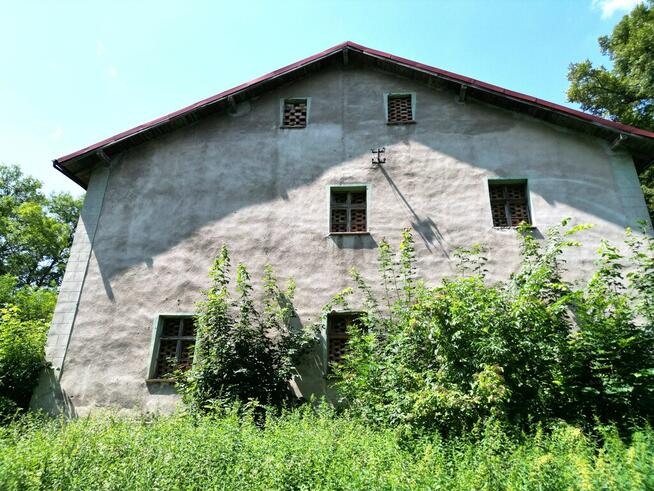 ZABYTKOWY DWOREK Z POTENCJAŁEM 940 M² i PARK