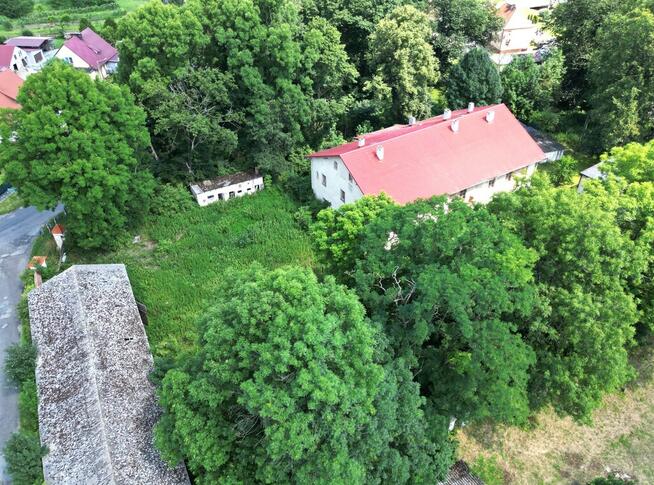 ZABYTKOWY DWOREK Z POTENCJAŁEM 940 M² i PARK
