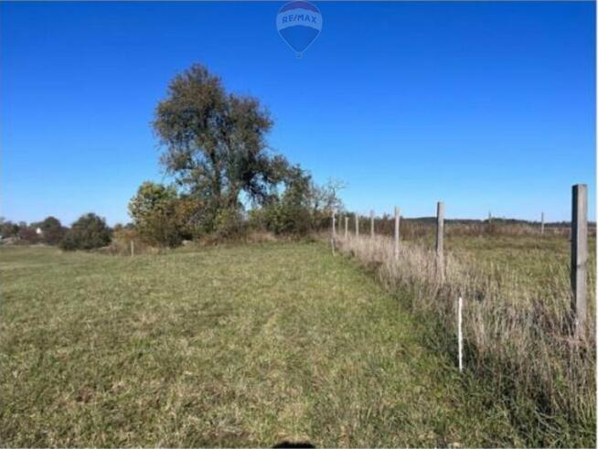 Piękna działka z dostępem do jeziora