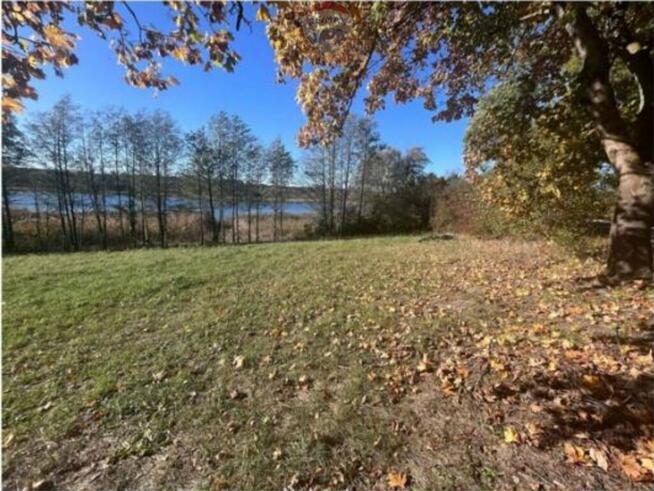 Piękna działka z dostępem do jeziora