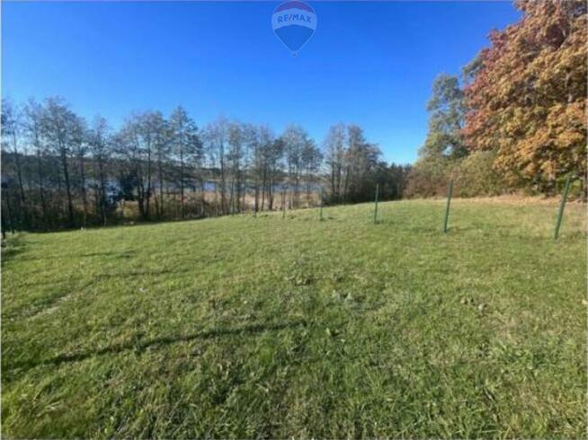 Piękna działka z dostępem do jeziora