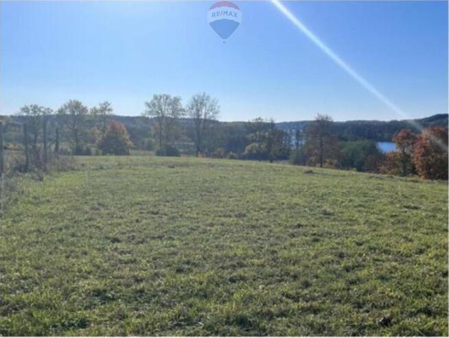 Piękna działka z dostępem do jeziora