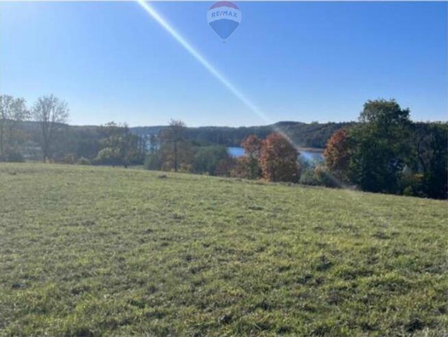 Piękna działka z dostępem do jeziora