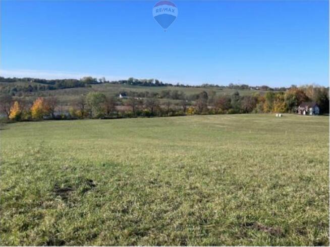 Piękna działka z dostępem do jeziora