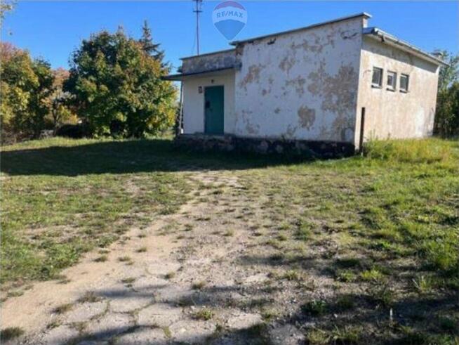 Działka w sercu mazurskiej wsi pomiędzy jeziorami