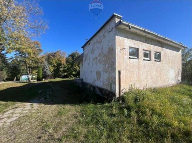 Działka w sercu mazurskiej wsi pomiędzy jeziorami