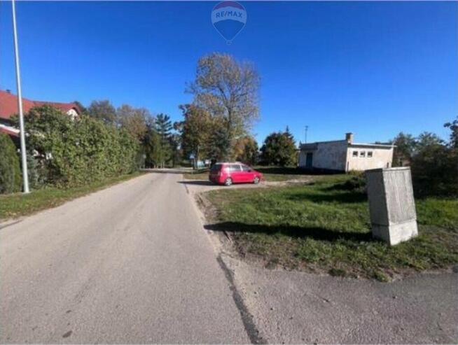 Działka w sercu mazurskiej wsi pomiędzy jeziorami