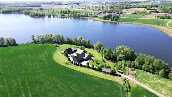 Wyjątkowy pensjonat przy jeziorze.