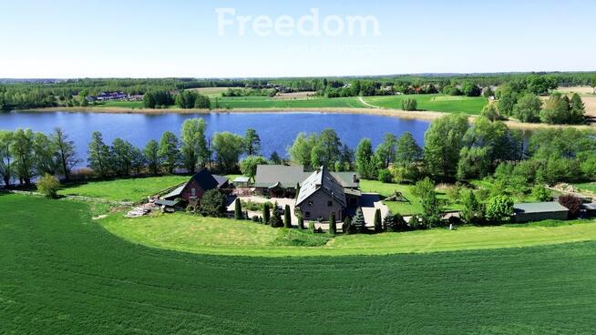 Wyjątkowy pensjonat przy jeziorze.