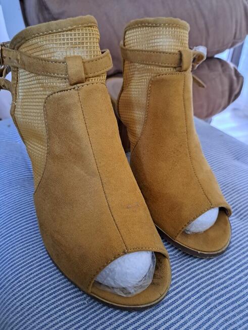 Sandalki damskie 39 i buty na koturnie.