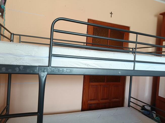 Łóżko piętrowe metalowe