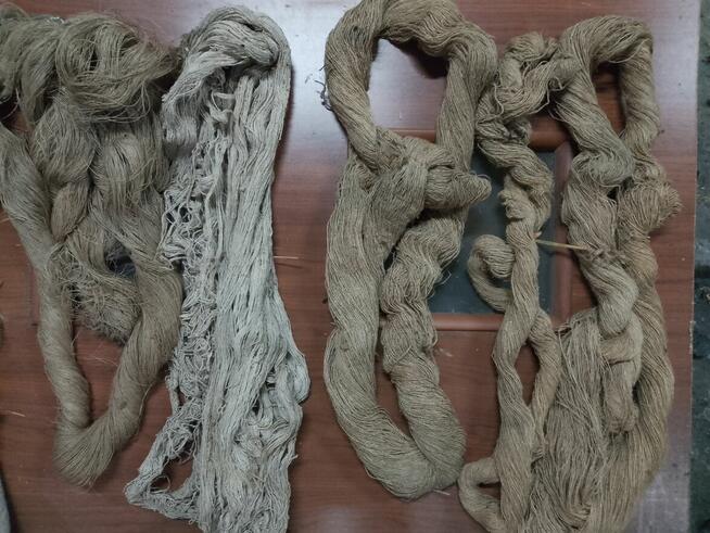 Stare krosna oraz wyroby zamieszczone na zdjęciach