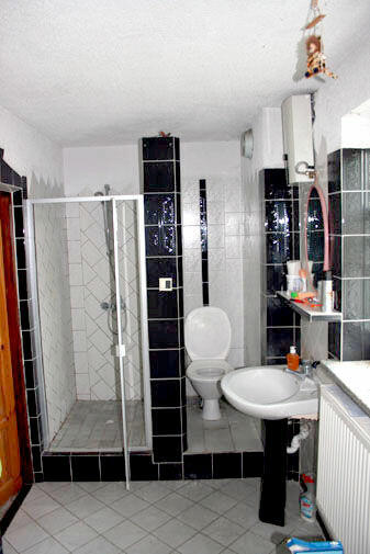 Dom na wsi naad jeziorem