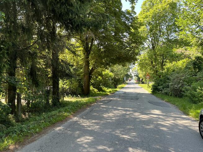 Teren z halami po kurnikach