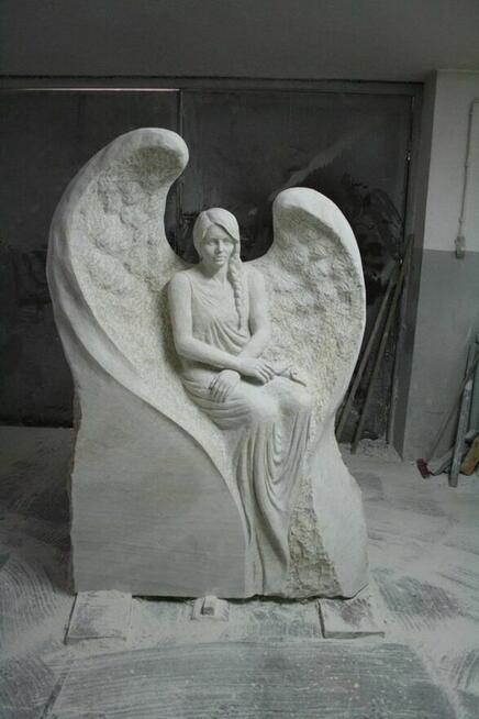 Pracownia rzeźbiarska - Rzeźba nagrobna z granitu / kamienia