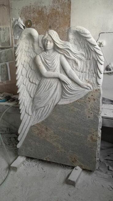 Pracownia rzeźbiarska - Rzeźba nagrobna z granitu / kamienia