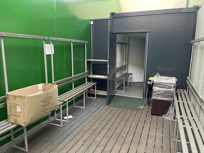 Syndyk sprzeda halę namiotową 10x23m z zapleczem sanitarnym