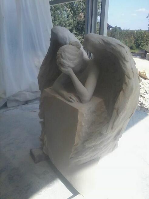 Pracownia rzeźbiarska - Rzeźba nagrobna z granitu / kamienia