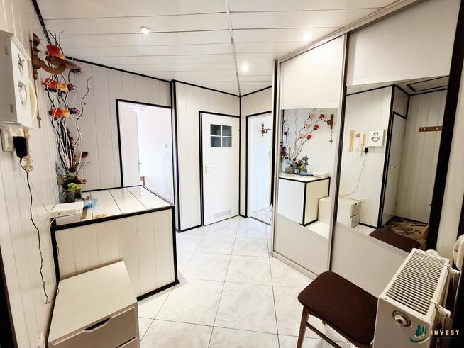 DUŻY DOM WOLNOSTOJĄCY Z BUDYNKIEM GOSPODARCZYM