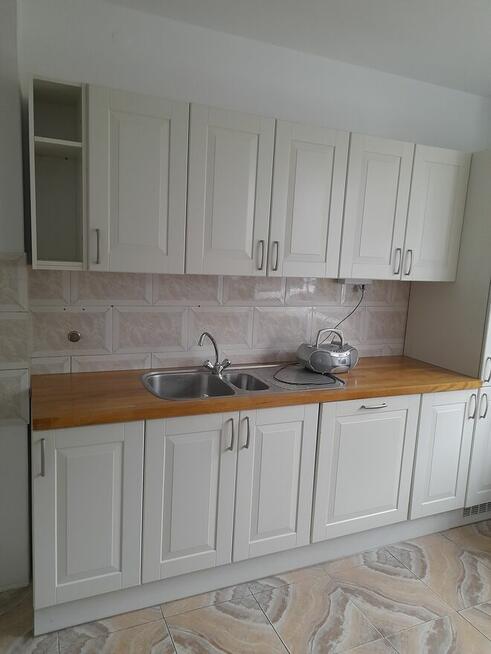 Dom na wsi naad jeziorem