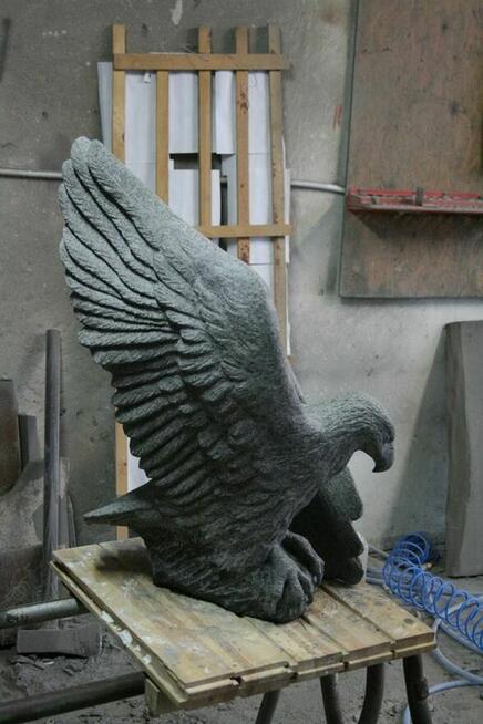 Pracownia rzeźbiarska - Rzeźba nagrobna z granitu / kamienia