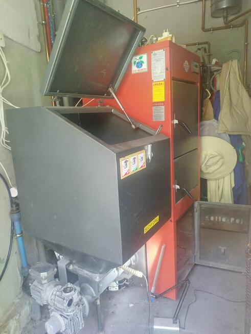 Sprzedam piec c.o. z podajnikiem.
