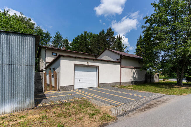 Dom w Iwoniczu 220m2 Garaż 84m2 bud gosp. działka 29 ar