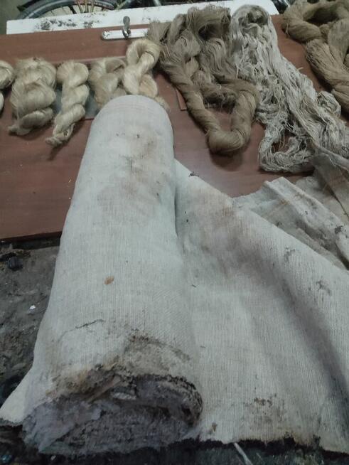 Stare krosna oraz wyroby zamieszczone na zdjęciach