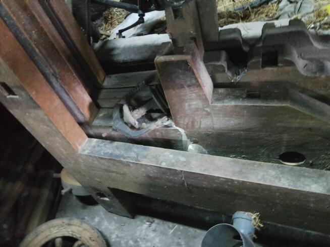 Stare krosna oraz wyroby zamieszczone na zdjęciach