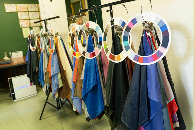 Analiza kolorystyczna online i stacjonarnie – cała Polska