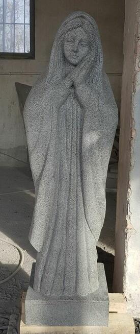 Pracownia rzeźbiarska - Rzeźba nagrobna z granitu / kamienia