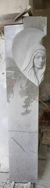Pracownia rzeźbiarska - Rzeźba nagrobna z granitu / kamienia