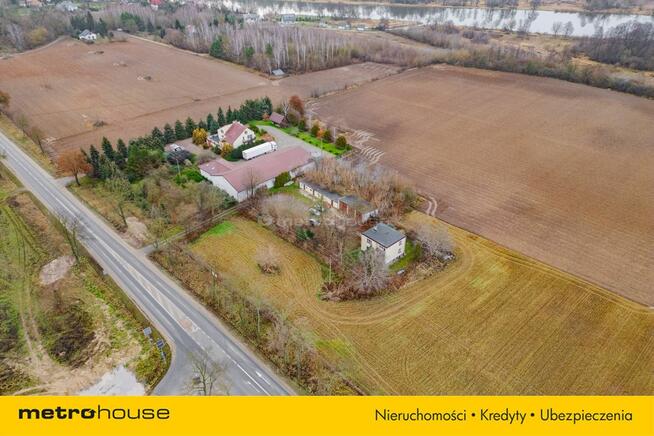 Dom z dużą działką.