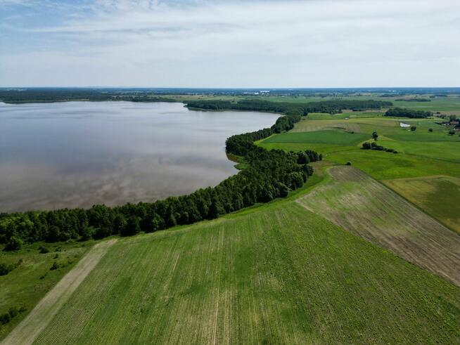 Działka inwestycyjna z linią brzegową