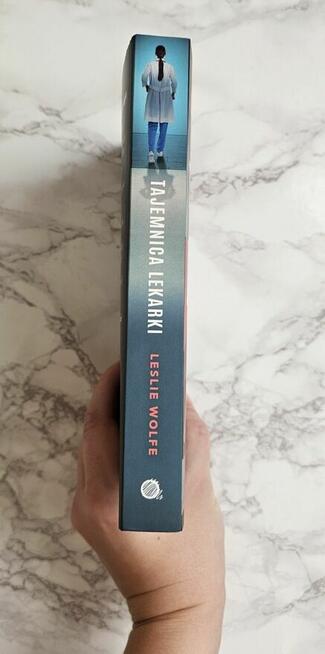 Książka Tajemnica Lekarki Leslie Wolfe