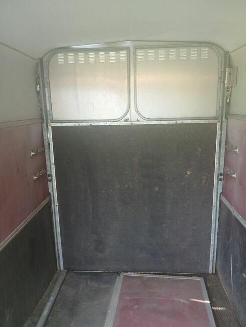 Przyczepa na dwa konie