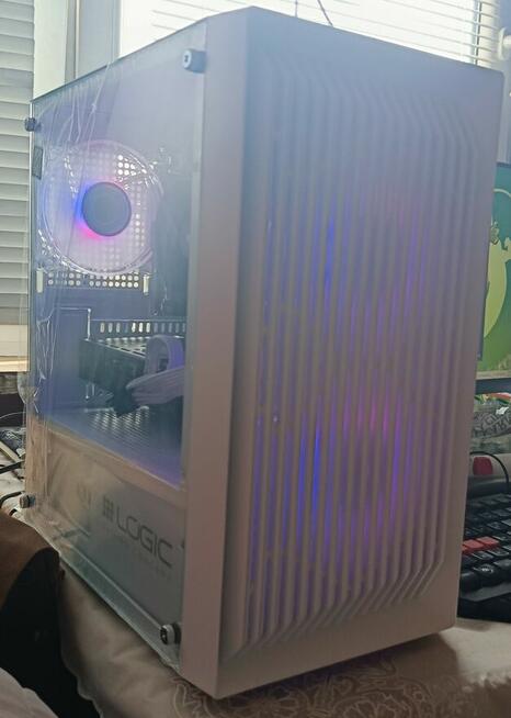 Komputer z Ryzen 5 i windows 11