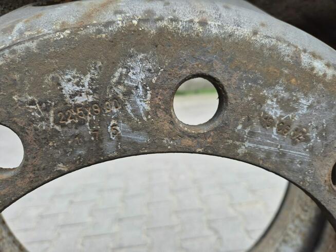 Felga 22,5 x 9,00 + opona Pirelli 315/ 70 R 22,5 Triathlon