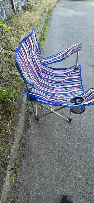 Fotel turystyczny kempingowy składany z pokrowcem.