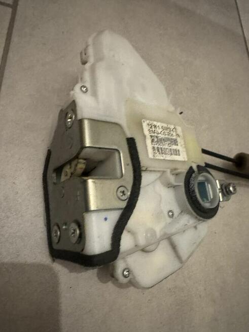 Zamek drzwi HONDA CIVIC 8 UFO PP prawy przód