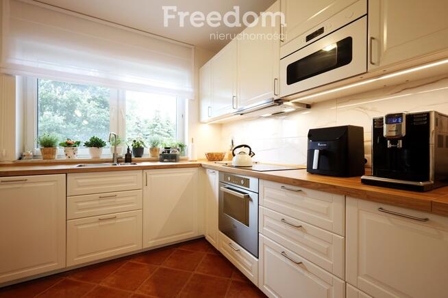 Duży zadbany dom z własnym lasem i stawem