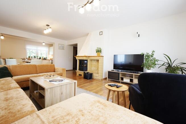 Duży zadbany dom z własnym lasem i stawem