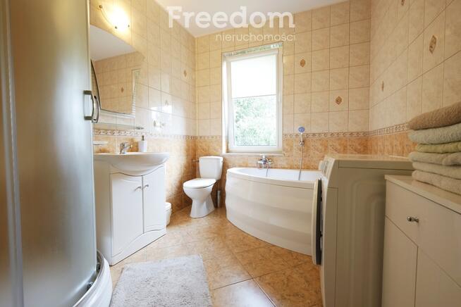 Duży zadbany dom z własnym lasem i stawem