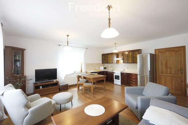 Duży zadbany dom z własnym lasem i stawem