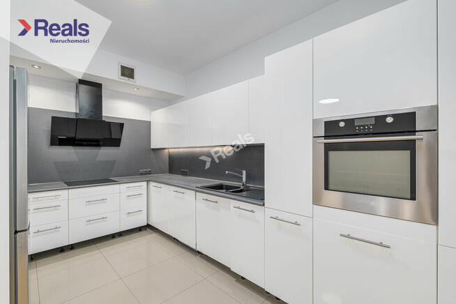 Z garażem i komórką