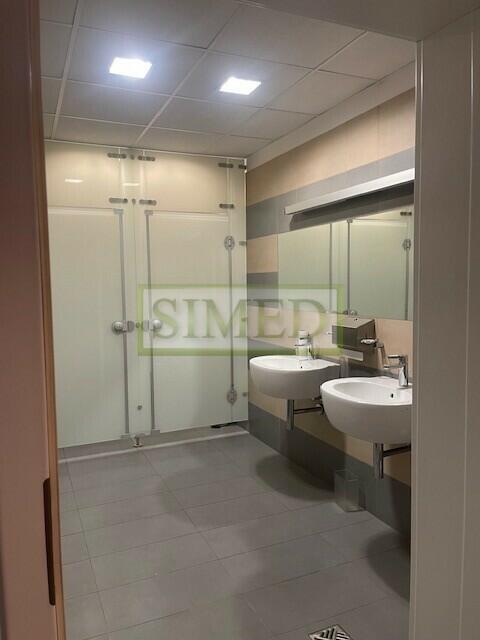 Dostep24h,recepcja,ochrona,parking,klimatyzacja