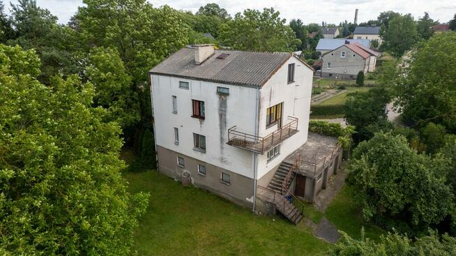 Dom na skraju Ciechanowa przy rzece Łydynia