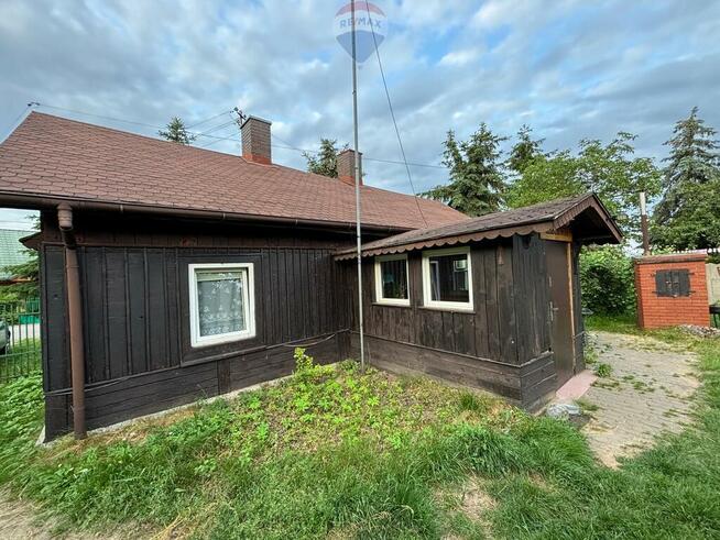 "Wiejskie Życie: Domek z Ogrodem w Feliksowie"