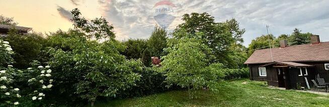 "Wiejskie Życie: Domek z Ogrodem w Feliksowie"