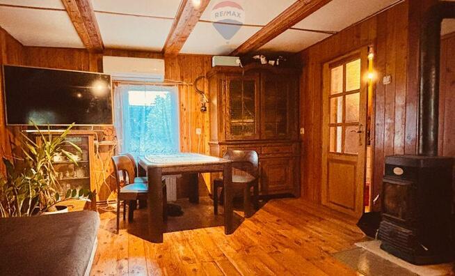 "Wiejskie Życie: Domek z Ogrodem w Feliksowie"